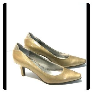 Life Stride KLARISSA Soft Nude Pumps Gold
